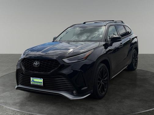 Midnight Black Metallic 2023 Toyota Highlander XSE