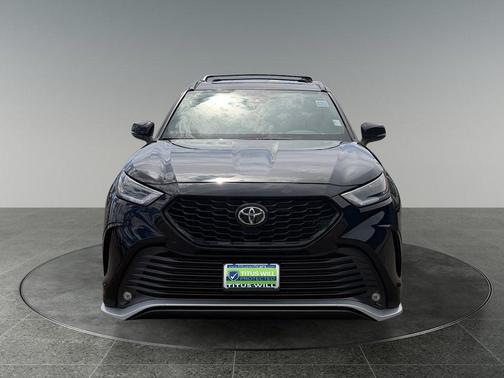 Midnight Black Metallic 2023 Toyota Highlander XSE