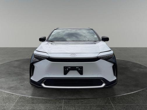 Wind Chill Pearl w/Black Roof 2023 Toyota bZ4X Limited