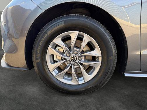 Predawn Gray Mica 2022 Toyota Sienna XLE