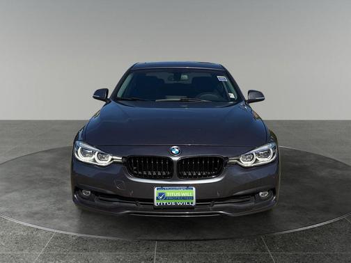 Mineral Gray Metallic 2018 BMW 320 i