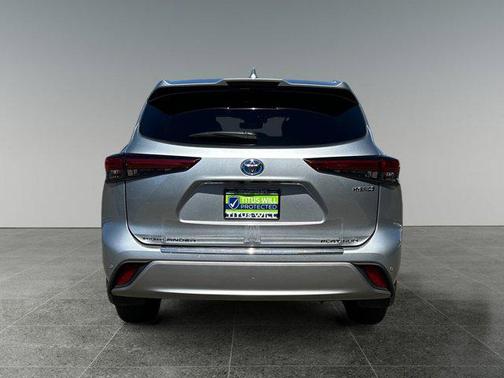 2021 Toyota Highlander Hybrid Platinum