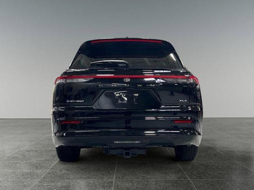 2025 Toyota Crown Signia XLE