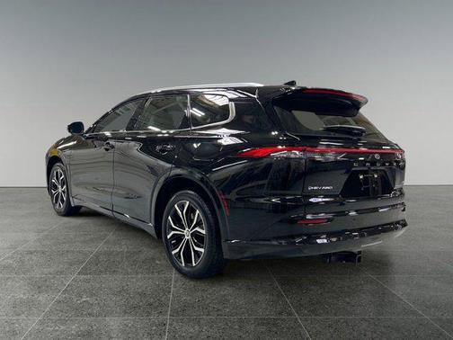 2025 Toyota Crown Signia XLE