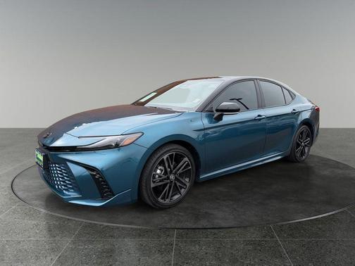 Ocean Gem/Midnight Black Metallic 2025 Toyota Camry XSE