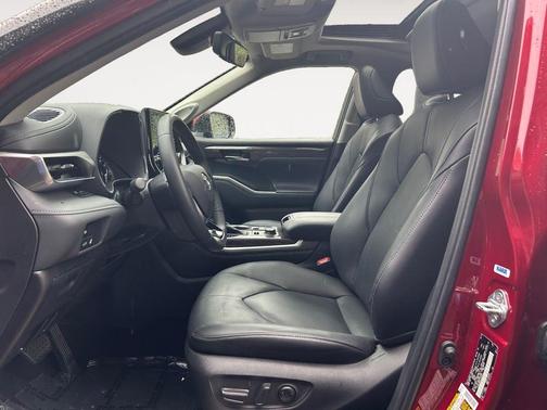 Pearl 2020 Toyota Highlander Limited