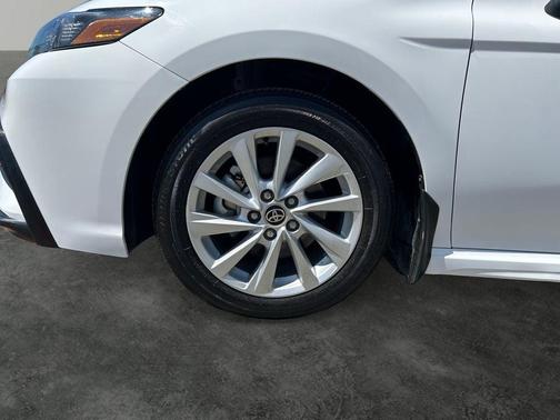 Ice Cap 2024 Toyota Camry SE