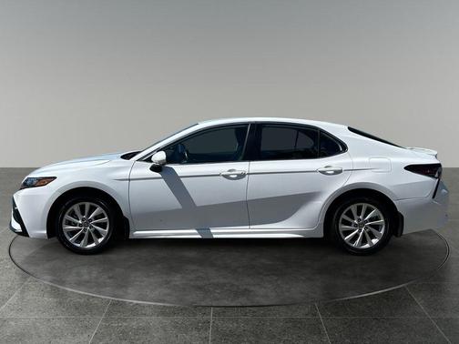 Ice Cap 2024 Toyota Camry SE