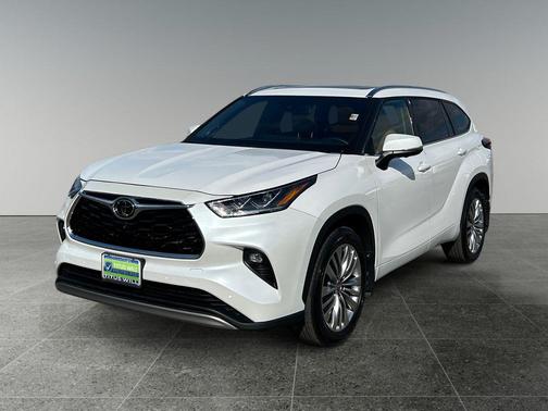 White 2025 Toyota Highlander Platinum