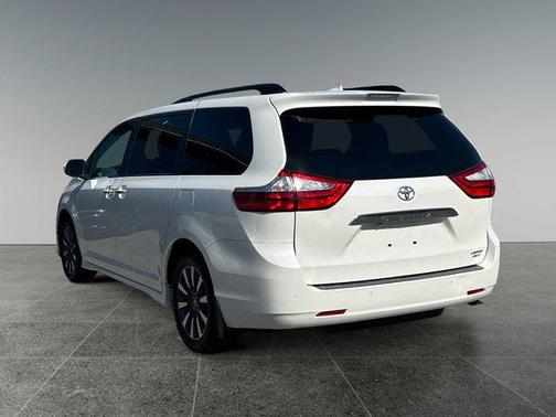 2018 Toyota Sienna XLE Premium