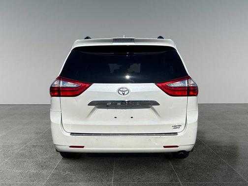 2018 Toyota Sienna XLE Premium