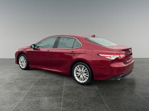2020 Toyota Camry Hybrid XLE
