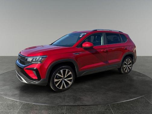 Kings Red Metallic 2022 Volkswagen Taos 1.5T SE