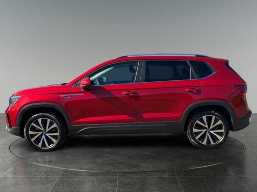 Kings Red Metallic 2022 Volkswagen Taos 1.5T SE