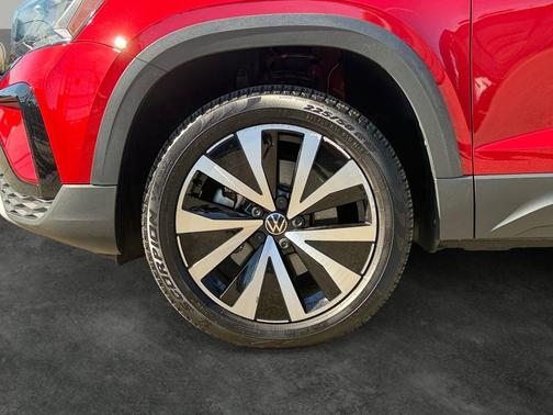 Kings Red Metallic 2022 Volkswagen Taos 1.5T SE