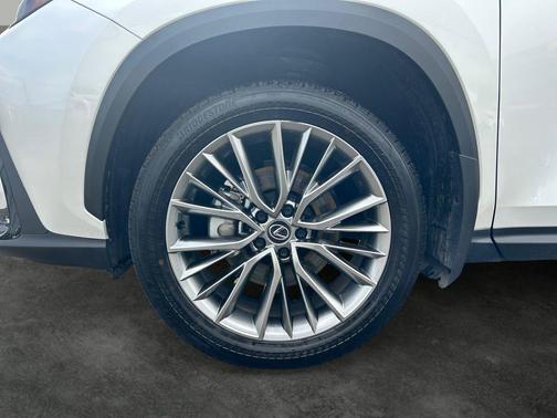 White Pearl 2025 Lexus NX 350 Premium
