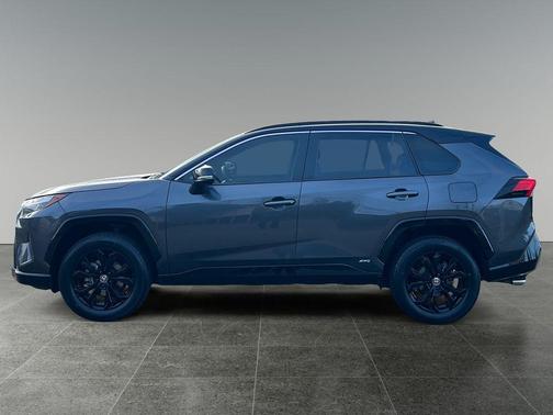 2022 Toyota RAV4 Hybrid SE
