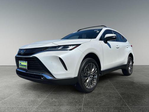 Wind Chill Pearl 2024 Toyota Venza XLE