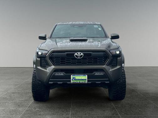 Bronze 2024 Toyota Tacoma TRD Sport