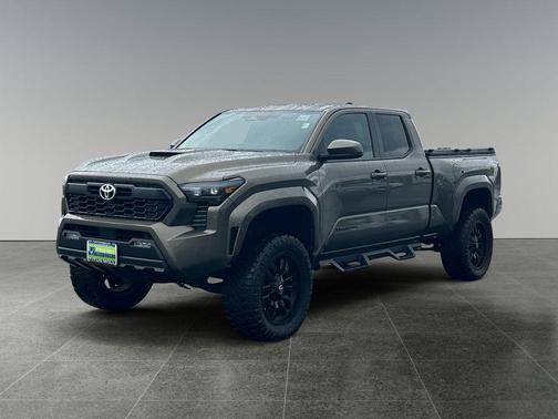 Bronze 2024 Toyota Tacoma TRD Sport