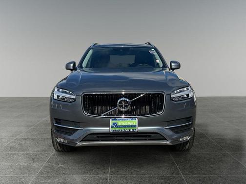 Gray Metallic 2018 Volvo XC90 T6 Momentum