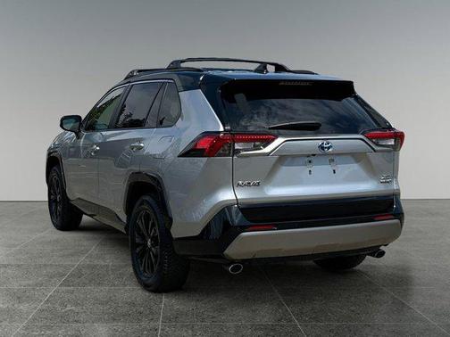 2022 Toyota RAV4 Hybrid SE