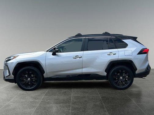 2022 Toyota RAV4 Hybrid SE