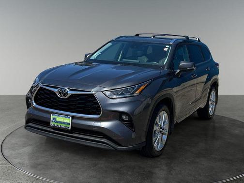 Magnetic Gray Metallic 2023 Toyota Highlander Limited