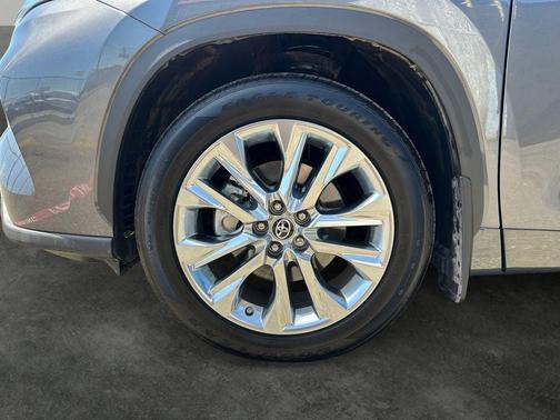 Magnetic Gray Metallic 2023 Toyota Highlander Limited