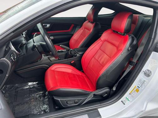 Oxford White 2022 Ford Mustang GT Premium