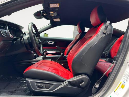 Oxford White 2022 Ford Mustang GT Premium