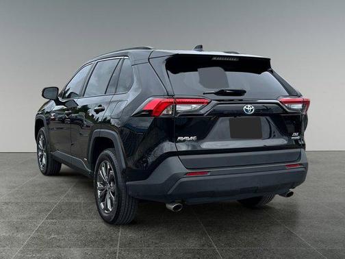 2022 Toyota RAV4 Hybrid XLE Premium
