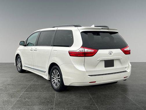 2019 Toyota Sienna XLE Premium