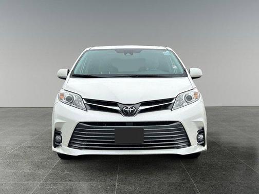 2019 Toyota Sienna XLE Premium