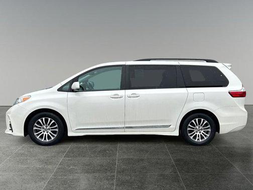 2019 Toyota Sienna XLE Premium