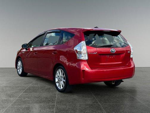 2014 Toyota Prius v Five