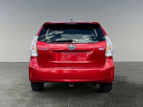 2014 Toyota Prius v Five