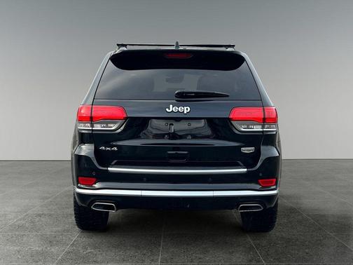 Diamond Black Crystal Pearlcoat 2017 Jeep Grand Cherokee Summit
