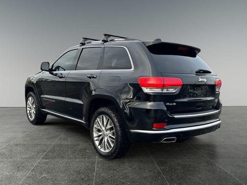 Diamond Black Crystal Pearlcoat 2017 Jeep Grand Cherokee Summit