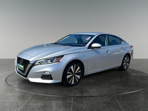 Brilliant Silver Metallic 2022 Nissan Altima 2.5 SV