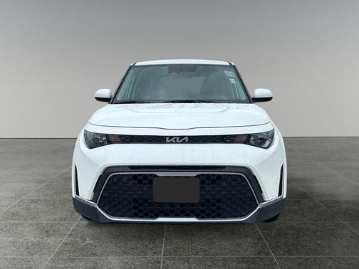 Snow White Pearl 2025 Kia Soul LX