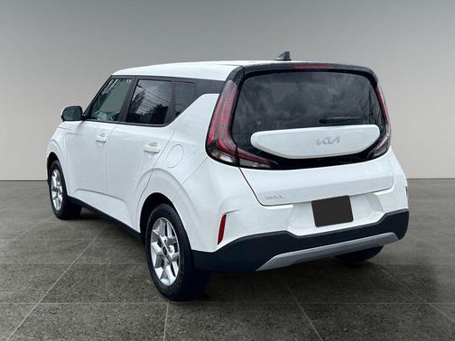 Snow White Pearl 2025 Kia Soul LX
