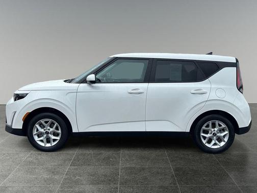 Snow White Pearl 2025 Kia Soul LX
