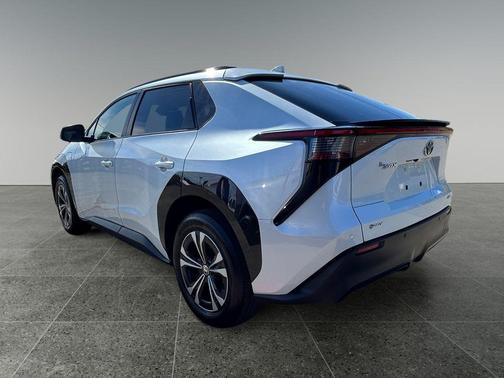 Wind Chill Pearl 2024 Toyota bZ4X XLE