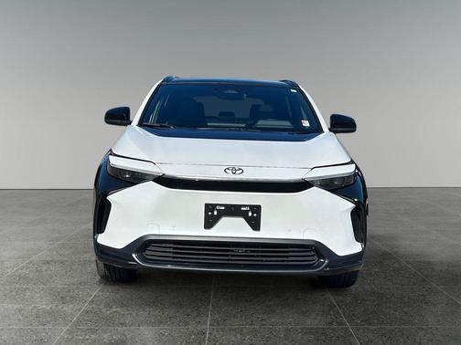 Wind Chill Pearl 2024 Toyota bZ4X XLE