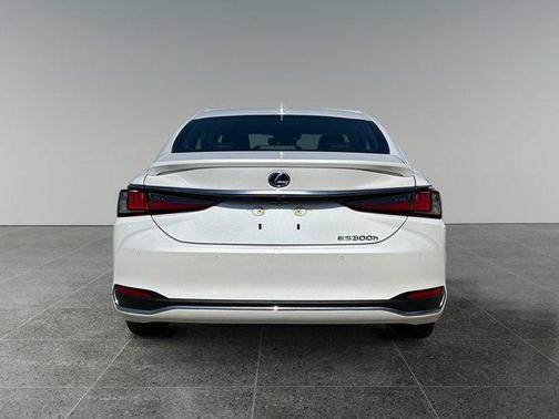 2022 Lexus ES 300h Base