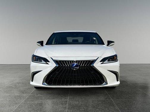 2022 Lexus ES 300h Base