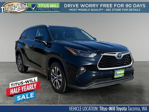 Midnight Black Metallic 2022 Toyota Highlander Hybrid XLE