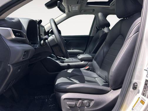 Wind Chill Pearl 2023 Toyota Highlander XLE