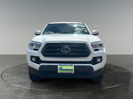 White 2022 Toyota Tacoma SR5